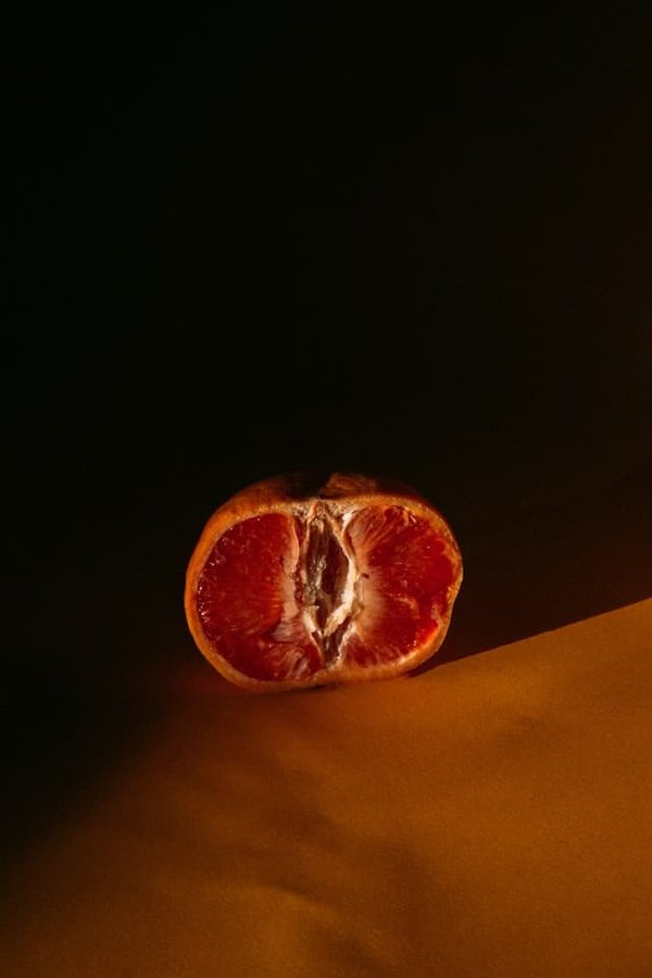 Comment développer un menu de plats à base de fruits tropicaux dans un restaurant exotique?